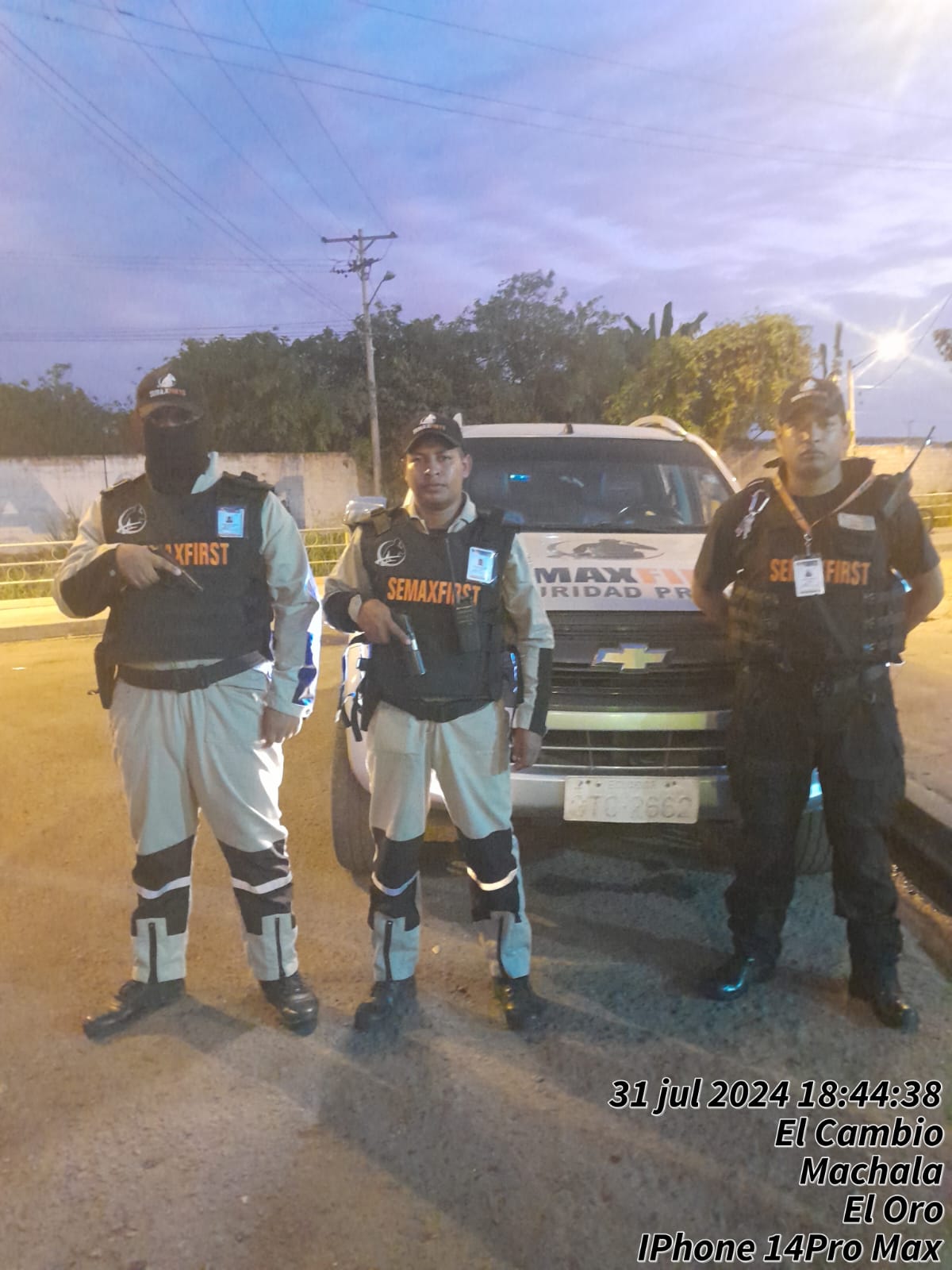 Operativo nocturno con camioneta Semaxfirst Cía. Ltda. en El Cambio, Machala